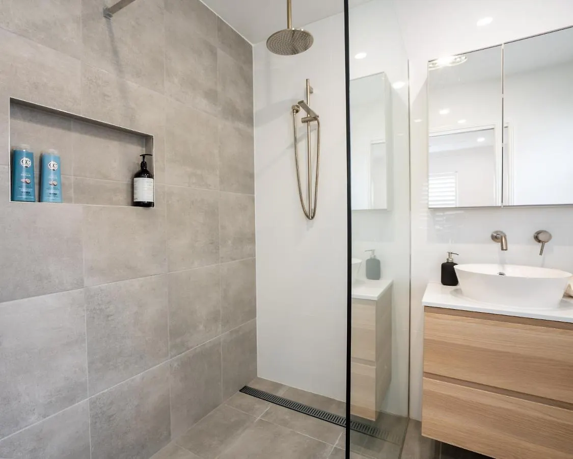 Sea Breeze Apartment Marcoola Avustralya